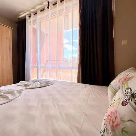 Apartment Privilege - Menada Elenite